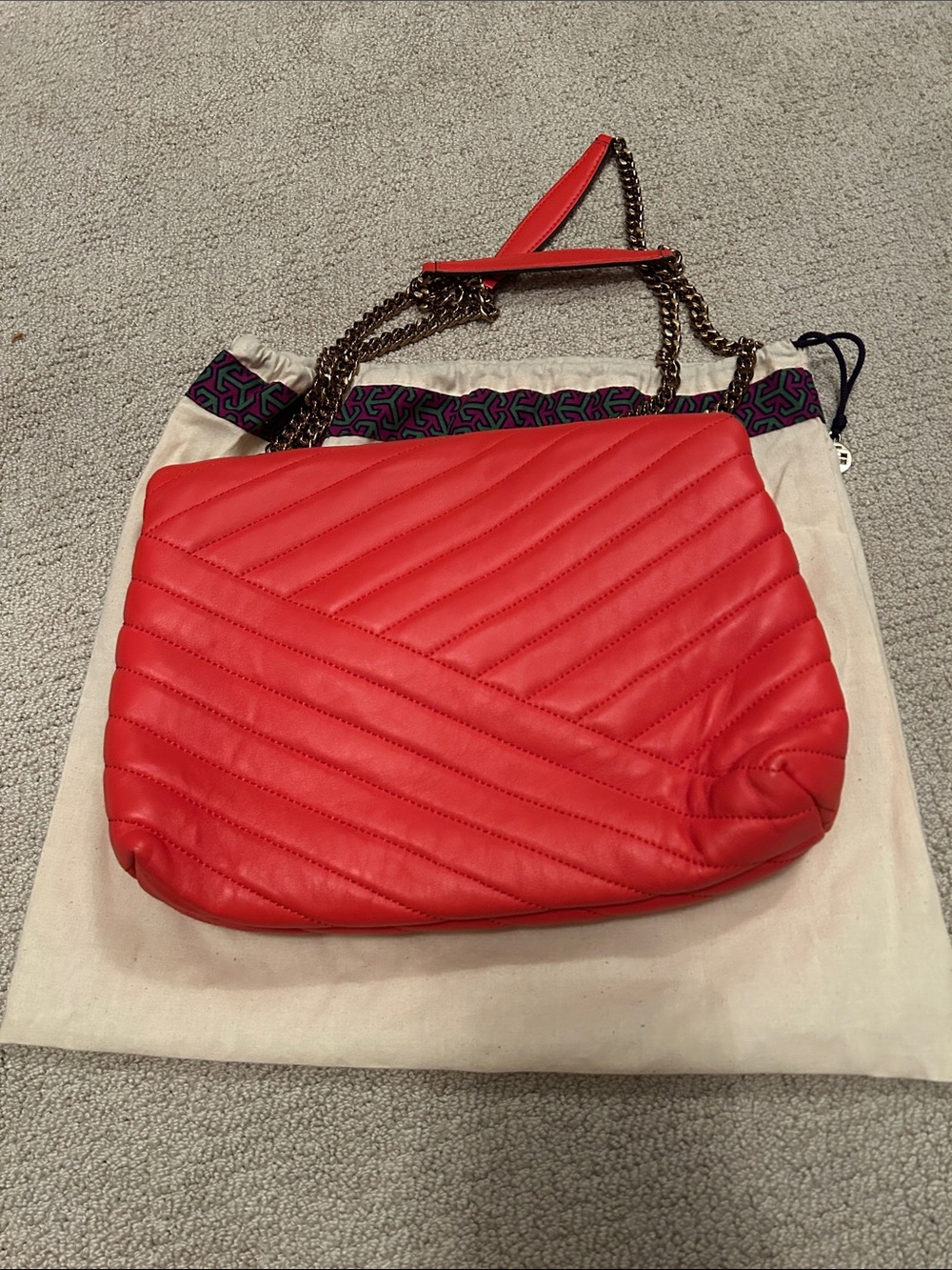 Tory Burch Quilted Leather Shoulder Bag in coral red/orange with Gold Logo - Picture 5 of 5